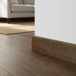 GoodHome Plinthe Plaquée bois Décor 285 chêne verni bois rustique (vendue à la pièce)