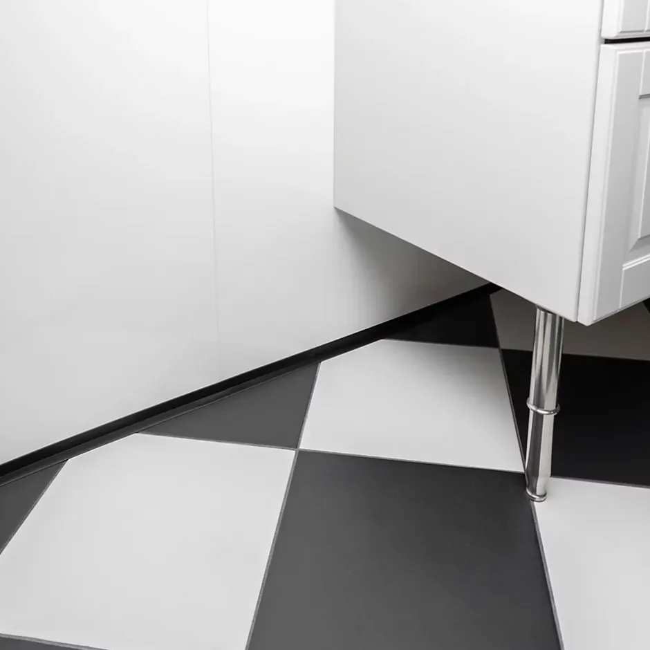 Quest Plinthe Souple Auto-Adhésive en PVC 18x18mm, 10m, Bande Élastique pour Finitions et Étanchéité des Jonctions, noir