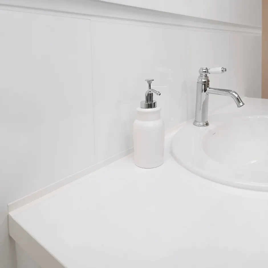 Plinthe Souple Auto-Adhésive en PVC 18x18mm, 5m, Bande Élastique pour Finitions et Étanchéité des Jonctions, blanc-Quest Hot