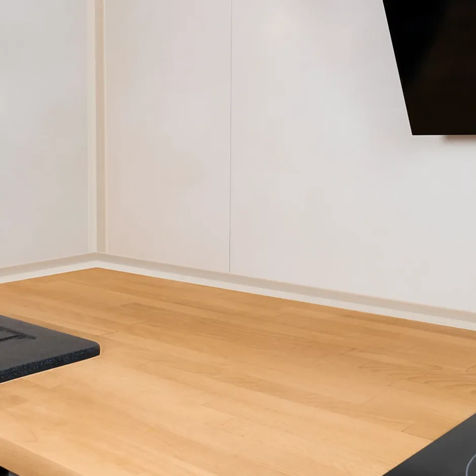 Quest Plinthe Souple Auto-Adhésive en PVC 15x15mm, 10m, Bande Élastique pour Finitions et Étanchéité des Jonctions, gris clair