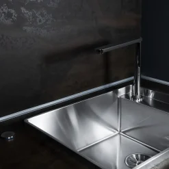 Quest Plinthe Souple Auto-Adhésive en PVC 15x15mm, 10m, Bande Élastique pour Finitions et Étanchéité des Jonctions, noir