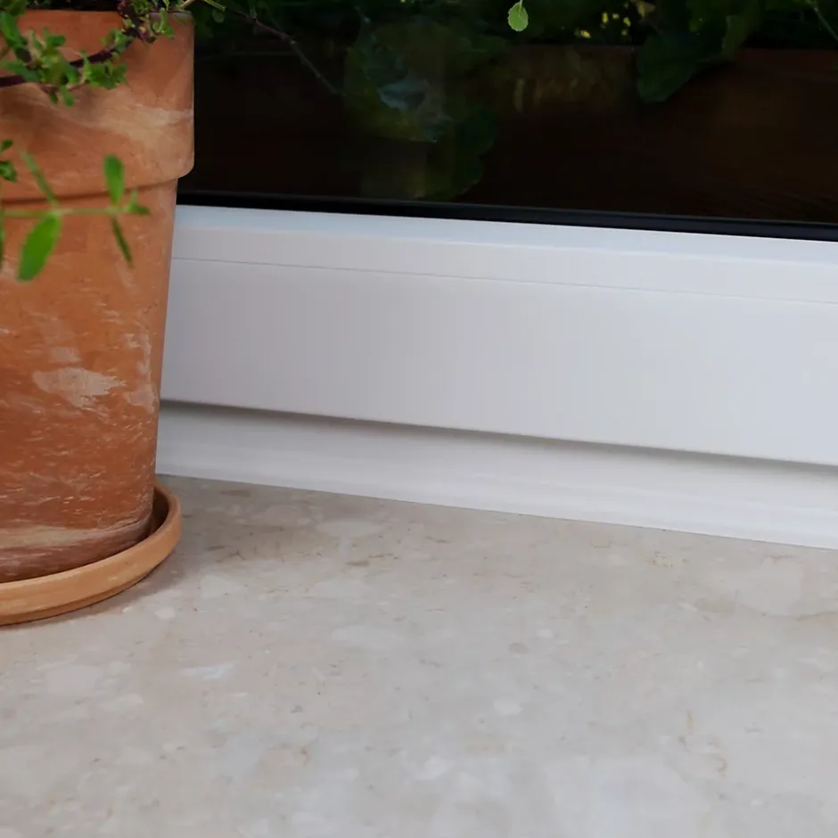 Quest Plinthe Souple Auto-Adhésive en PVC 30x30mm, 15m, Bande Élastique pour Finitions et Étanchéité des Jonctions, crème