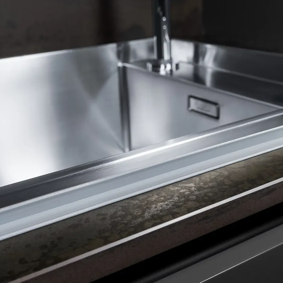 Quest Plinthe Souple Auto-Adhésive en PVC 18x18mm, 25m, Bande Élastique pour Finitions et Étanchéité des Jonctions, beige