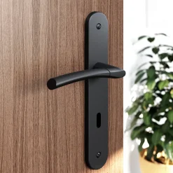 GoodHome Poignée sur plaque avec serrure, noir mat, L.128 mm x l.40 mm, entraxe 195 mm, Hirel vendue par 3 pièces