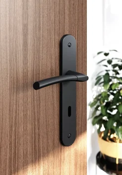 GoodHome Poignée sur plaque avec serrure, noir mat, L.128 mm x l.40 mm, entraxe 195 mm, Hirel vendue par 3 pièces