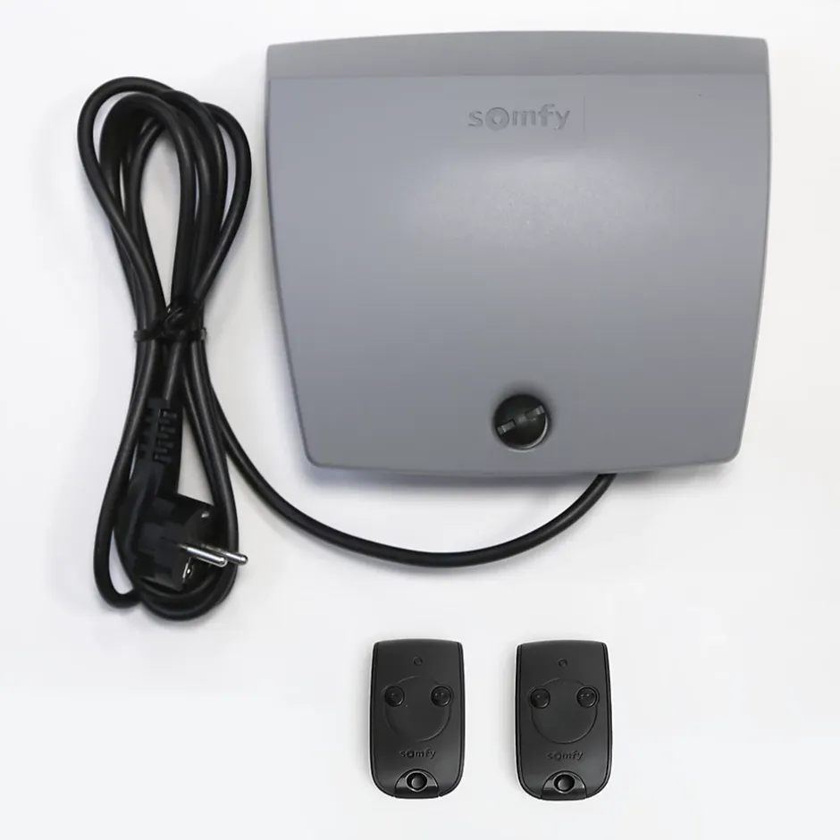 Porte de garage motorisée enroulable aluminium Ambre Blanc H.200 x L.300 cm avec hublots-Protecta Online