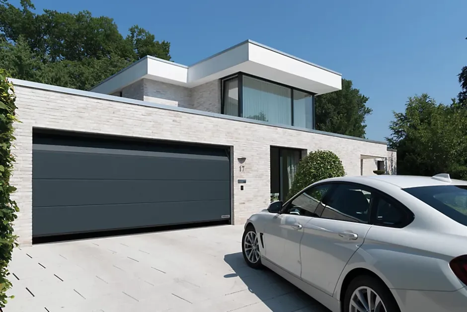 Hormann Porte de garage sectionnelle acier Planar gris anthracite RAL 7016 Matt Deluxe - l.250 x h.212,5 cm - motorisée