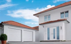 Hormann Porte de garage sectionnelle acier WoodGrain blanc trafic RAL 9016 - l.300 x h.200 cm - motorisée