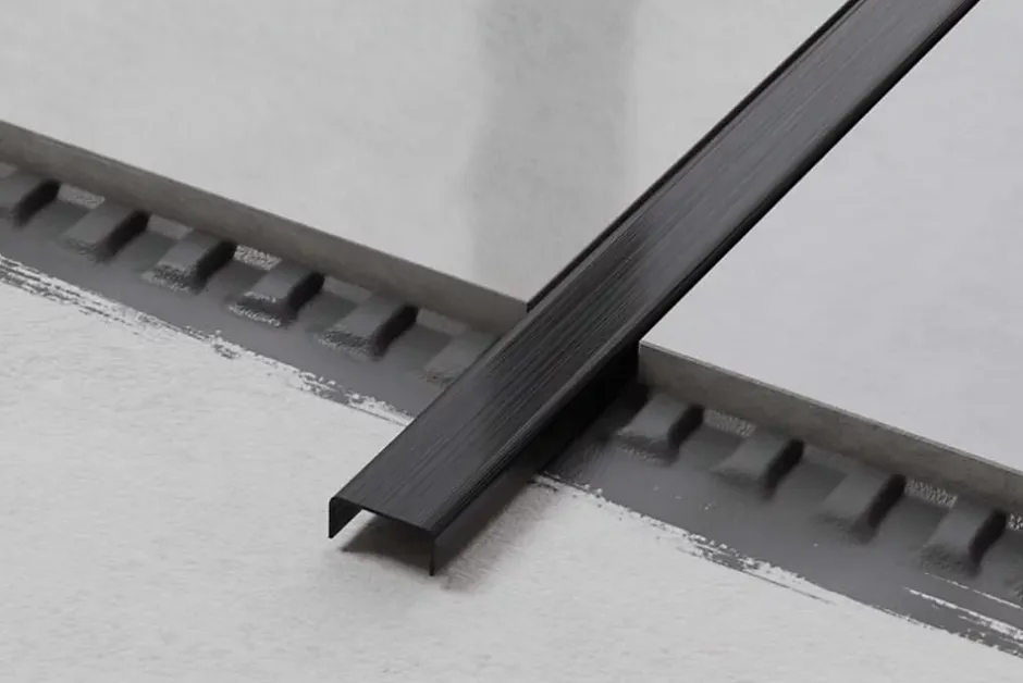 Ilcom Profilé décoratif C en acier inoxydable pour carrelage Noir satiné - 40 mm x 2440 mm x 0,65 ep.