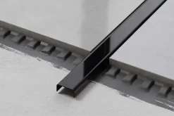 Profilé décoratif C en acier inoxydable pour carrelage Noir poli - 40 mm x 2700 mm x 0,65 ep.-Ilcom