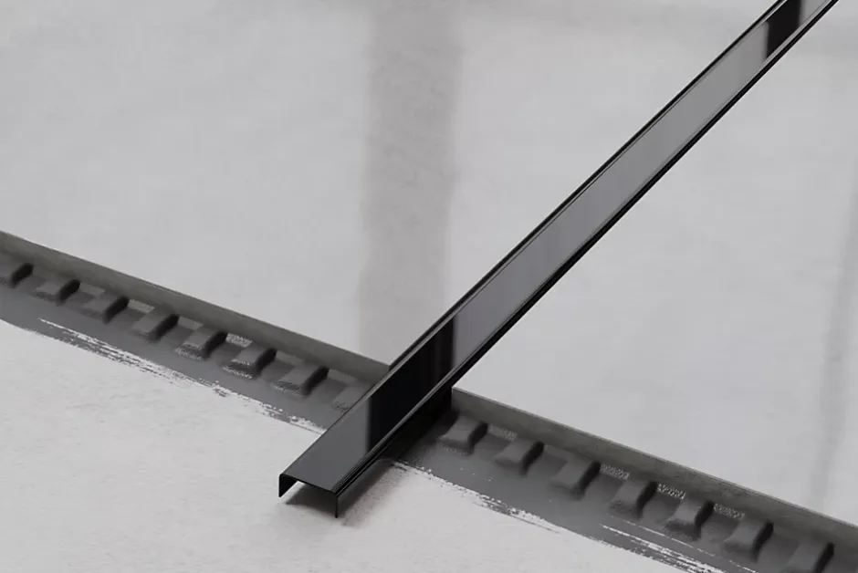 Profilé décoratif C en acier inoxydable pour carrelage Noir poli - 40 mm x 2700 mm x 0,65 ep.-Ilcom