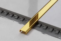Ilcom Profilé décoratif C en acier inoxydable pour carrelage Or poli - 20 mm x 2700 mm x 0,65 ep.