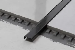 Ilcom Profilé décoratif C en acier inoxydable pour carrelage Noir satiné - 40 mm x 2700 mm x 0,65 ep.