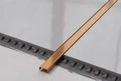 Ilcom Profilé décoratif C en acier inoxydable pour carrelage Cuivre satiné - 40 mm x 2700 mm x 0,65 ep.
