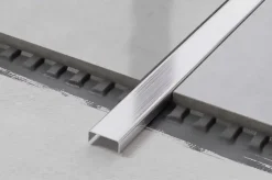 Ilcom Profilé décoratif C en acier inoxydable pour carrelage Argent satiné - 20 mm x 2700 mm x 0,65 ep.