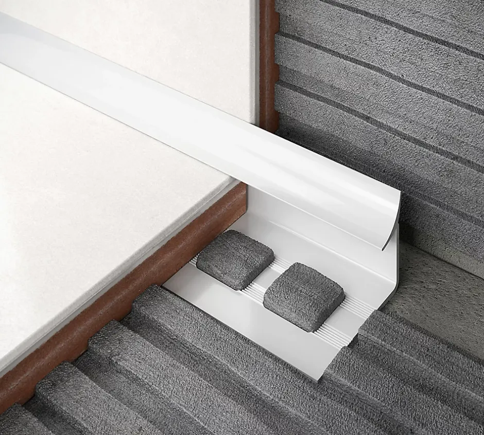 Profilé de carrelage intérieur rond PVC blanc lisse L.2,5m x l.3cm x ep.9mm-Diall Clearance