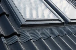 Velux Raccord fenêtre de toit simple sur tuiles EDW SK06 ocre