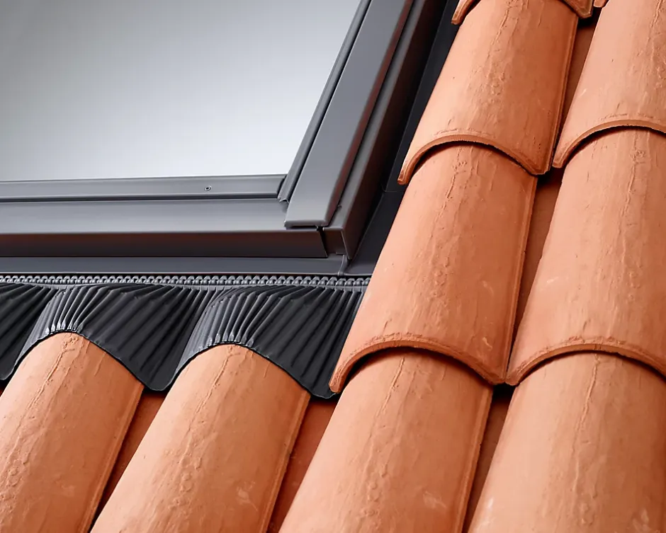 Velux Raccord fenêtre de toit simple sur tuiles EDW CK04 gris