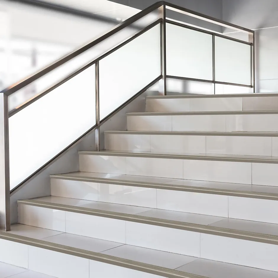 Seuil d'escalier Safety Forme F Aluminium anodisé Bronze clair S 90 cm-Floordirekt Discount