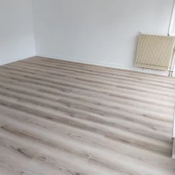 Sol PVC clipsable avec sous couche intégrée- GARANTIE 20 ans - Clair nuance - Dimensions L 122 cm x l 23 cm - Epaisseur 5,5 mm-Rentside Best