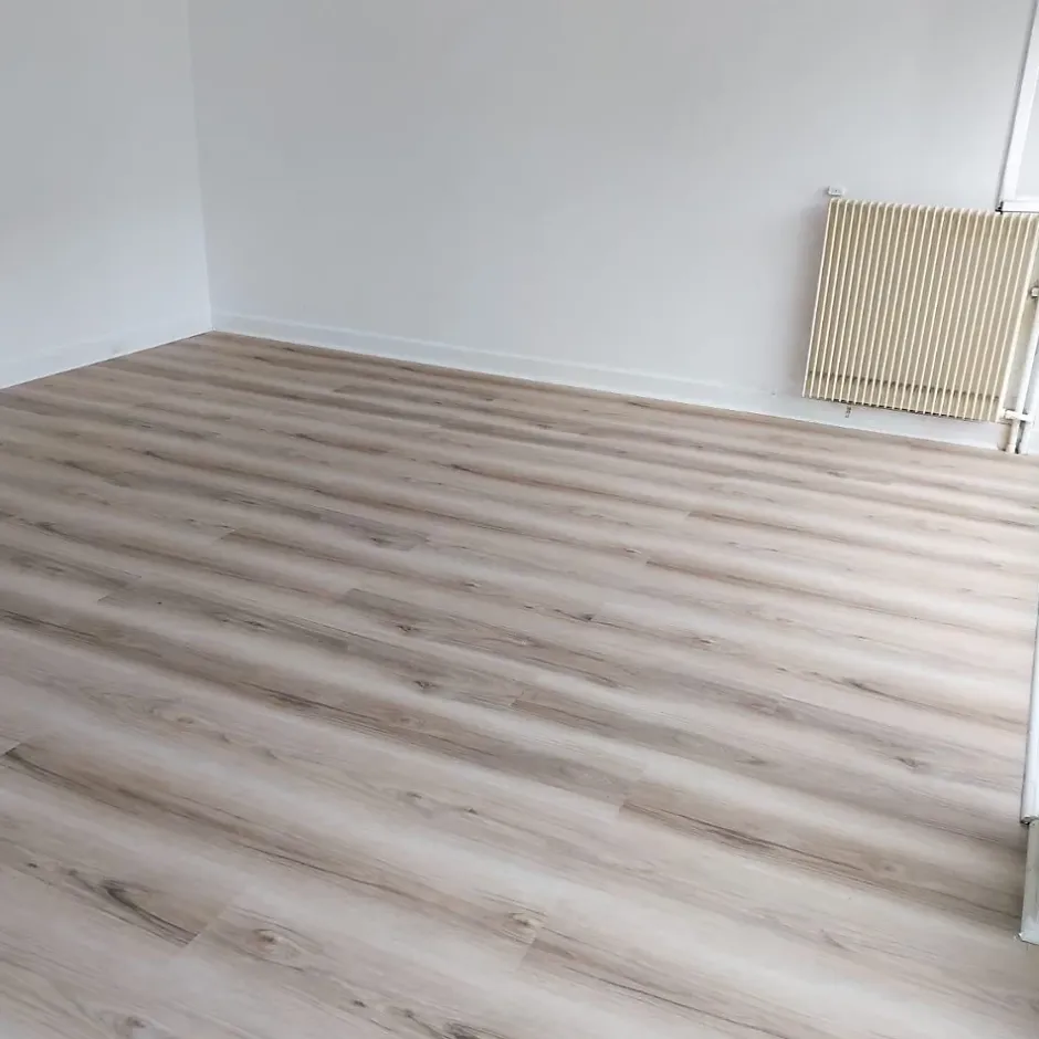 Sol PVC clipsable avec sous couche intégrée- GARANTIE 20 ans - Clair nuance - Dimensions L 122 cm x l 23 cm - Epaisseur 5,5 mm-Rentside Best