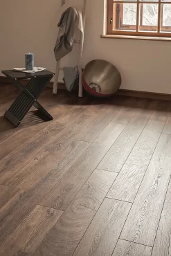 GoodHome Sol stratifié à clipser Lydney chêne brun 12 mm - L.138 x l.15.9 cm