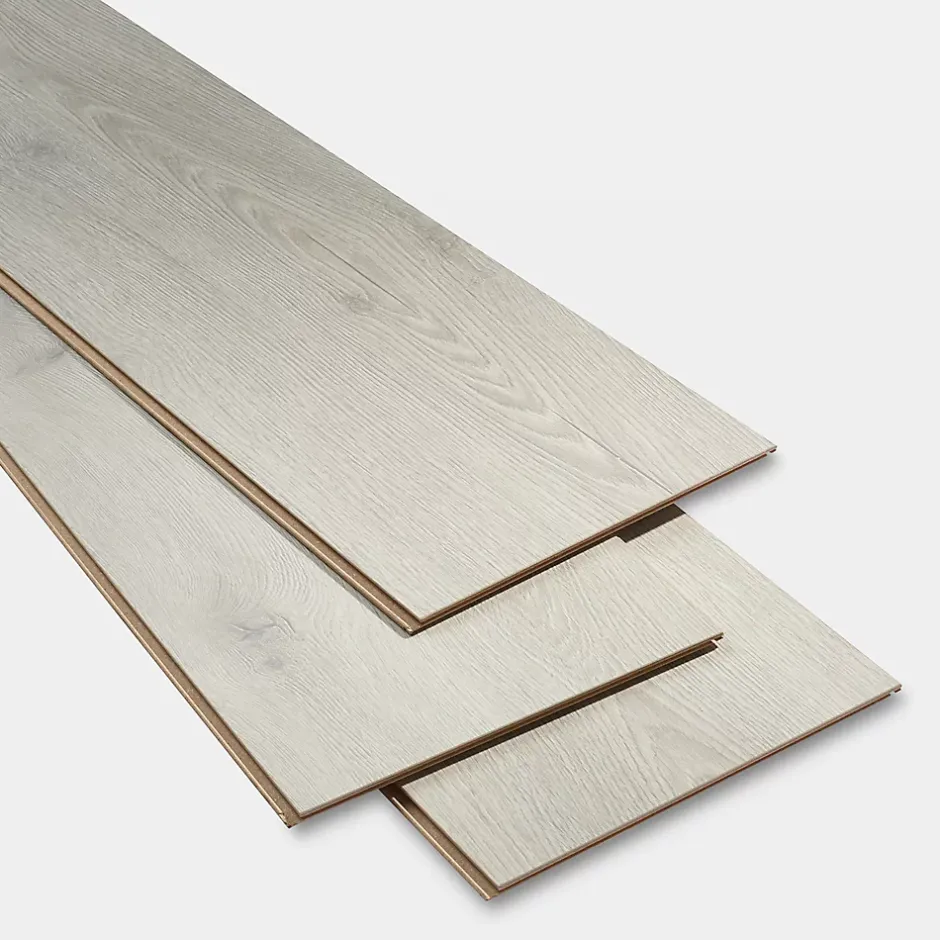 GoodHome Sol stratifié à clipser Newlyn chêne polaire gris L.138 x l.24.4 cm x Ep.10 mm