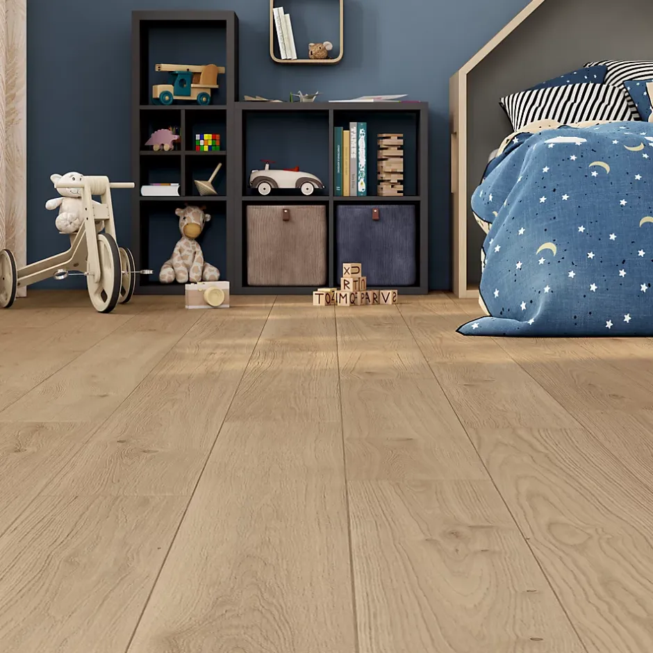 GoodHome Sol stratifié Amande , passage intense AC5, effet chêne blond, L.138,3 cm x l.19,3 cm x ép.8 mm