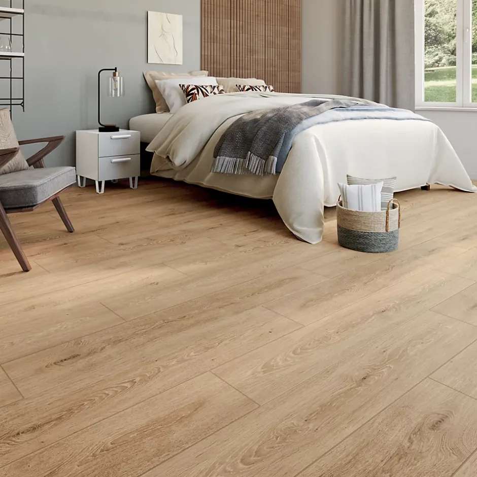 GoodHome Sol stratifié Amande , passage intense AC5, effet chêne blond, L.138,3 cm x l.19,3 cm x ép.8 mm