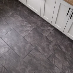 GoodHome Sol stratifié clipsable Slate aspect pierre anthracite 8 mm compatible pièces humides