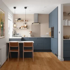 Sol stratifié Cortland , passage élevé AC4, effet chêne miel, L.128,5 cm x l.19,2 cm x ép.8 mm, résistant à l'eau-GoodHome Online