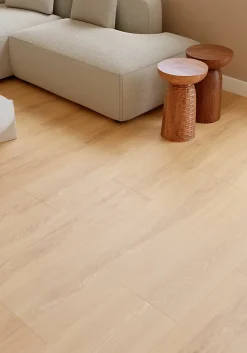 Sol stratifié Dronfield , passage élevé AC4, effet chêne clair, L.128,5 cm x l.28 cm x ép.8 mm-GoodHome Discount