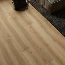 Sol stratifié effet chêne blond passage élevé AC4 L.138,3 x l.19,3 cm x ép.8 mm, Towcester-GoodHome Online