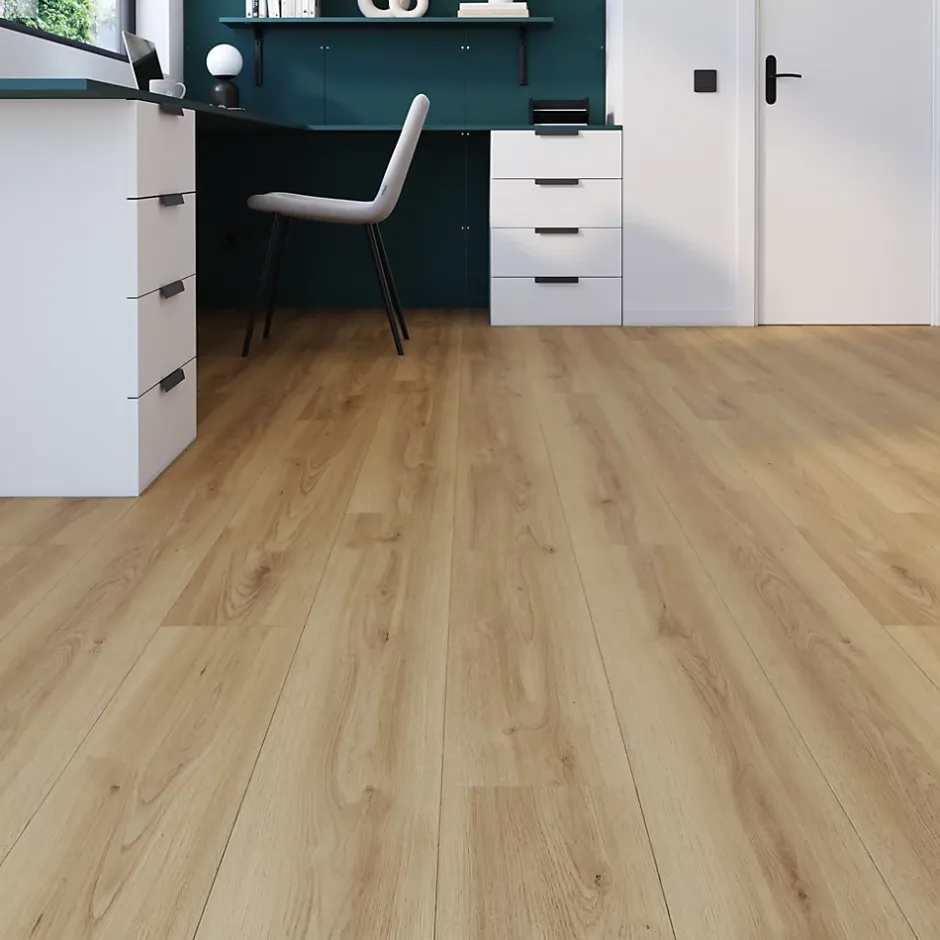 Sol stratifié effet chêne blond passage élevé AC4 L.138,3 x l.19,3 cm x ép.8 mm, Towcester-GoodHome Online