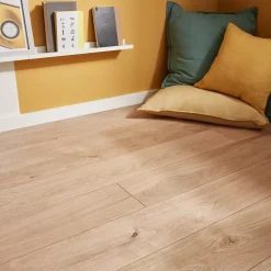 Sol stratifié effet chêne passage élevé AC4 L.128,6 cm x l.19,4 cm x ép.8 mm, Gladstone-GoodHome