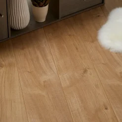 Sol stratifié Gladstone , passage élevé AC4, effet chêne blond, L.128,6 cm x l.19,4 cm x ép.8 mm-GoodHome Online