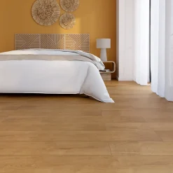 Sol stratifié Gladstone , passage élevé AC4, effet chêne blond, L.128,6 cm x l.19,4 cm x ép.8 mm-GoodHome Online