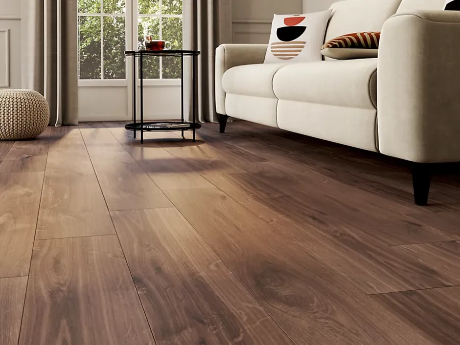 GoodHome Sol stratifié Gladstone , passage élevé AC4, effet chêne brun, L.128,6 cm x l.19,4 cm x ép.8 mm