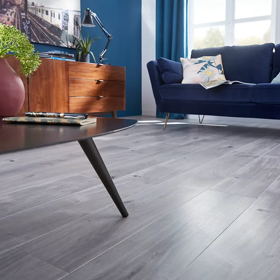 GoodHome Sol stratifié Gladstone , passage élevé AC4, effet chêne grisé, L.128,6 cm x l.19,4 cm x ép.8 mm