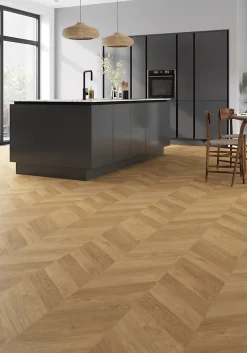 Sol stratifié Leyton , passage intense AC5, effet chêne blond, L.133 cm x l.32,2 cm x ép.10 mm, résistant à l'eau-GoodHome Best