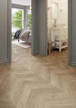 GoodHome Sol stratifié Leyton , passage intense AC5, effet chêne, L.133 cm x l.32,2 cm x ép.10 mm, résistant à l'eau