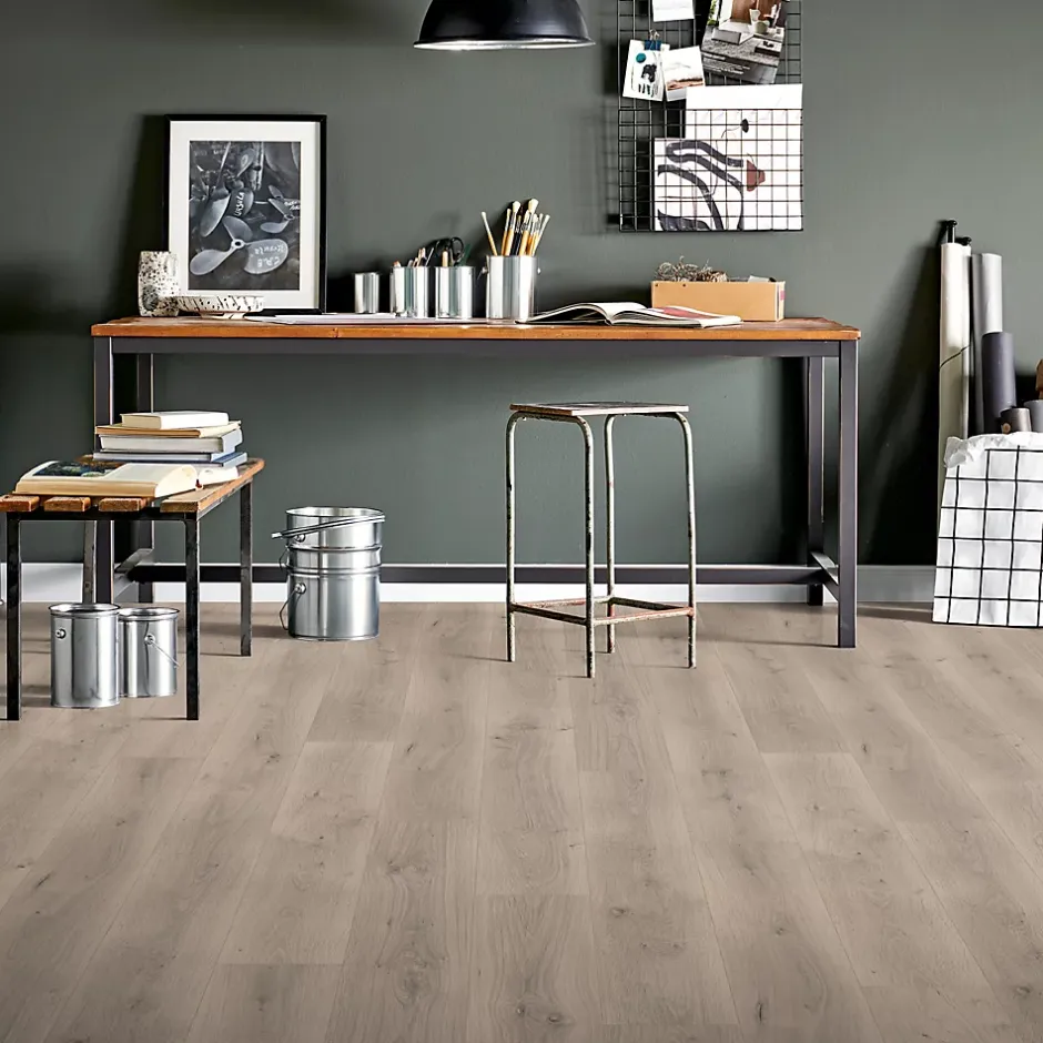 Sol stratifié passage intense AC5, effet bois brut grisé, Cress II-GoodHome