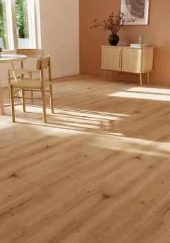 GoodHome Sol stratifié Quincey , passage élevé AC4, effet chêne miel, L.129,2 cm x l.19,3 cm x ép.8 mm, résistant à l'eau