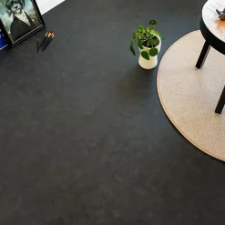 Décoweb Sol vinyle Aspect béton vieilli noir minéral - Rouleau de 2m x 3m