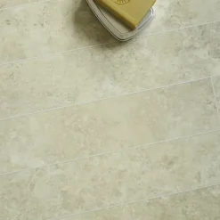 Décoweb Sol vinyle aspect Travertin contemporain Naturel - Rouleau de 2m x 2m