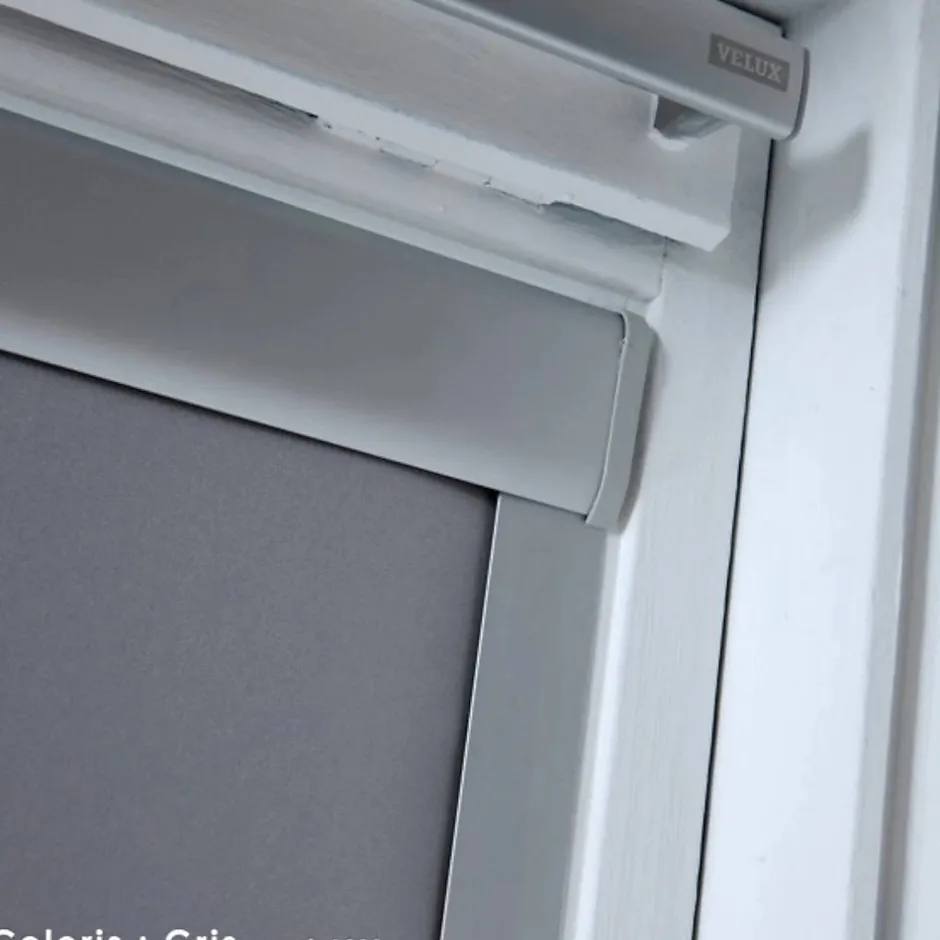 Store fenêtre de toit occultant compatible VELUX K SK06 97x98cm Beige - MADECO-Protecta Online