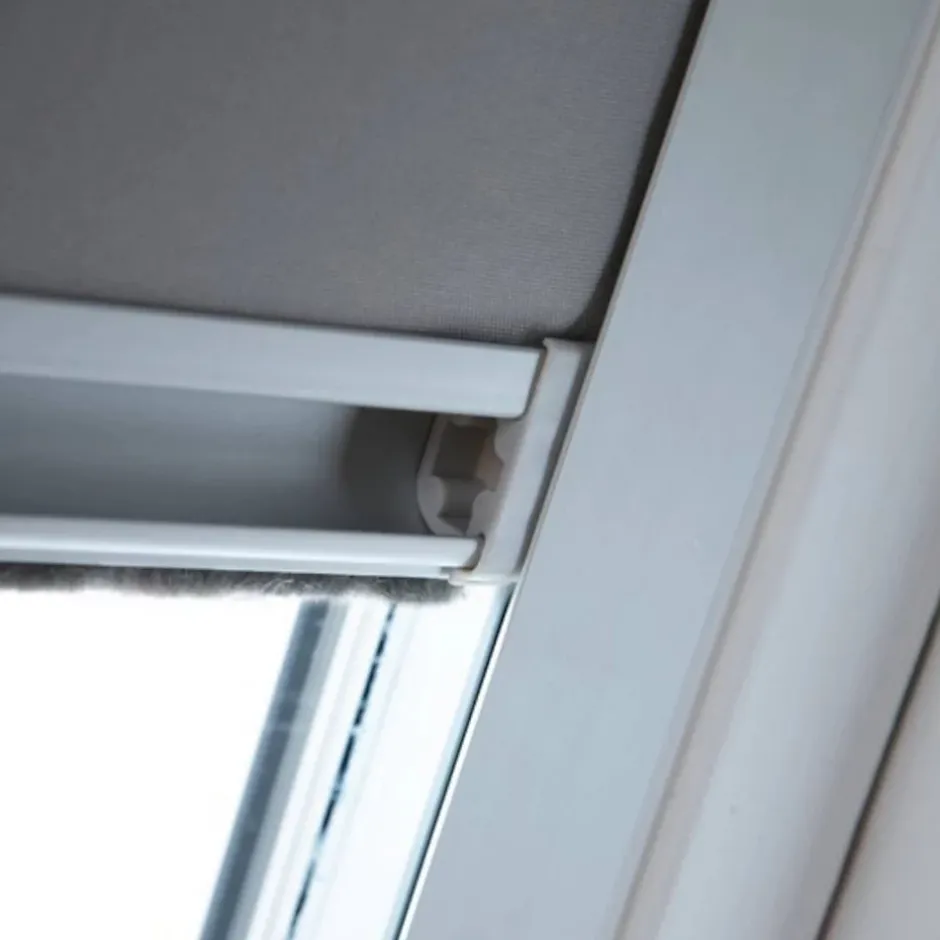 Store fenêtre de toit occultant compatible VELUX K SK06 97x100cm Bleu - MADECO-Protecta New