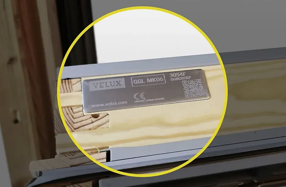 Avosdim Store isolant compatible fenêtre de toit VELUX pour dimension MK06 - Blanc