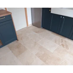 Ligerio Travertin pierre naturelle mur/sol premier choix light clair - 61 cm x 40,6 cm x 1,2cm - Vendu au m²