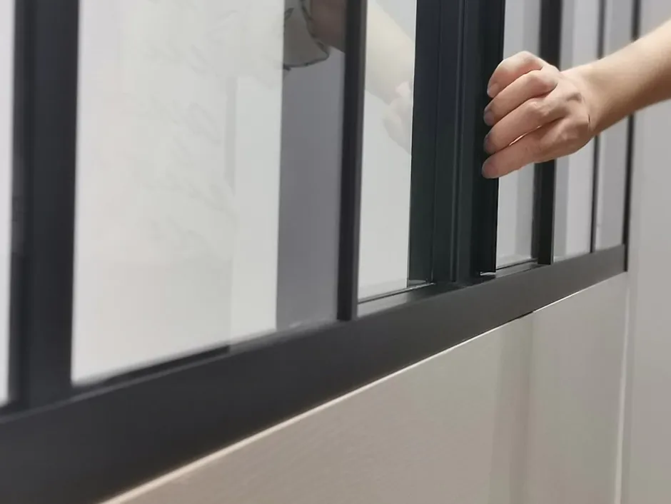 Vente-unique Verrière coulissante en aluminium thermolaqué noir 120x130 cm - RAVENA